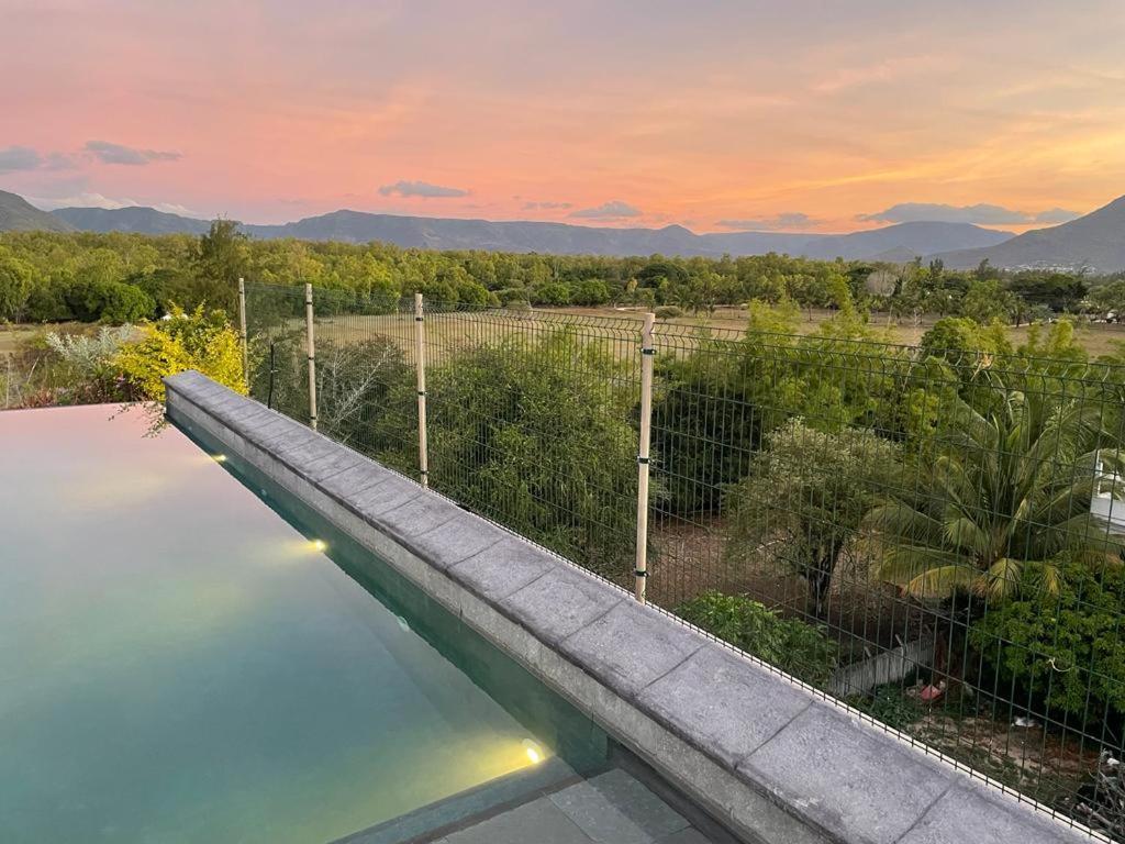 373 Wolmar Cosy And Modern Apartment- 200 Metres From The Beach And Supermarkets And Just Next To Domaine De Wolmar With Views Of Deers And Green Natural Park Flic-en-Flacq Kültér fotó